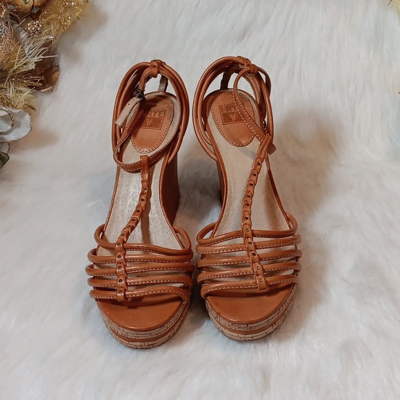 Frye Shay Strappy T / Tan Wedge Sandal Heel Size 10M - Picture 2 of 12